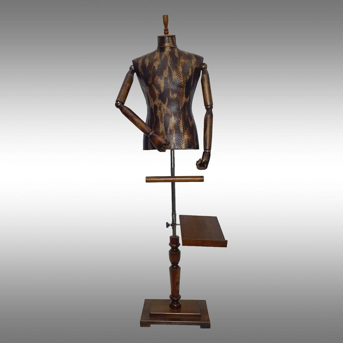 Erkek Ayaklı ve Ahşap Kollu Plastik Terzi Manken